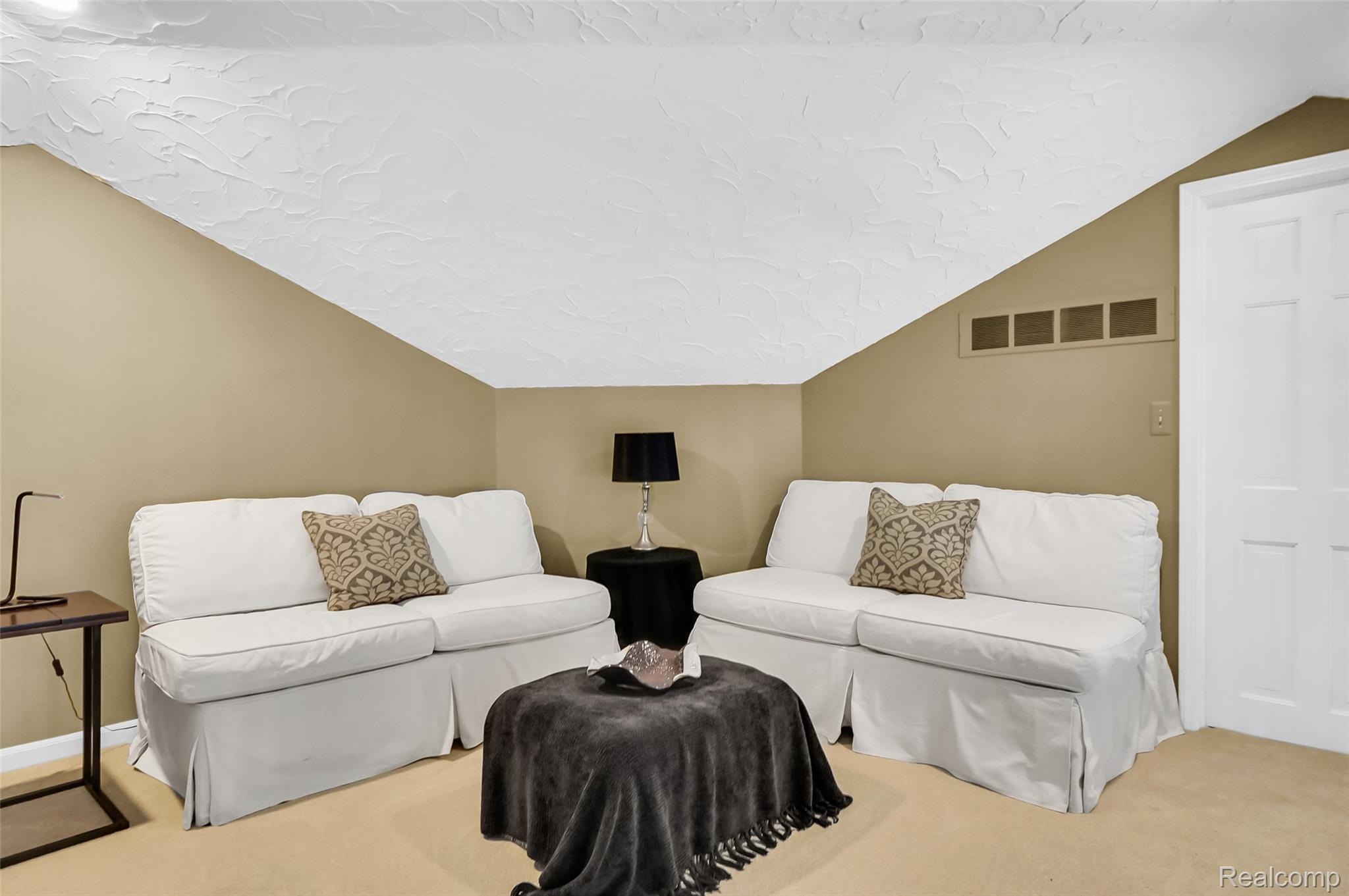 Rochester City, Michigan 48306, United States, 4 Bedrooms Bedrooms, ,3 BathroomsBathrooms,Residential,Coming Soon,224360