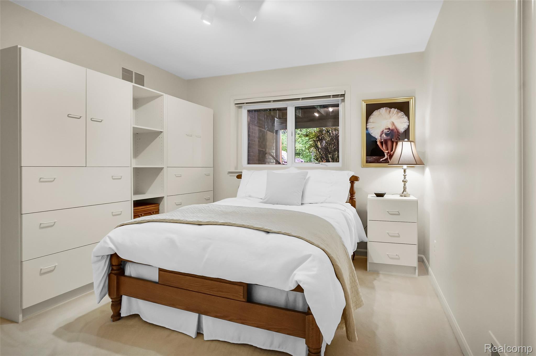 Rochester City, Michigan 48306, United States, 4 Bedrooms Bedrooms, ,3 BathroomsBathrooms,Residential,Coming Soon,224360