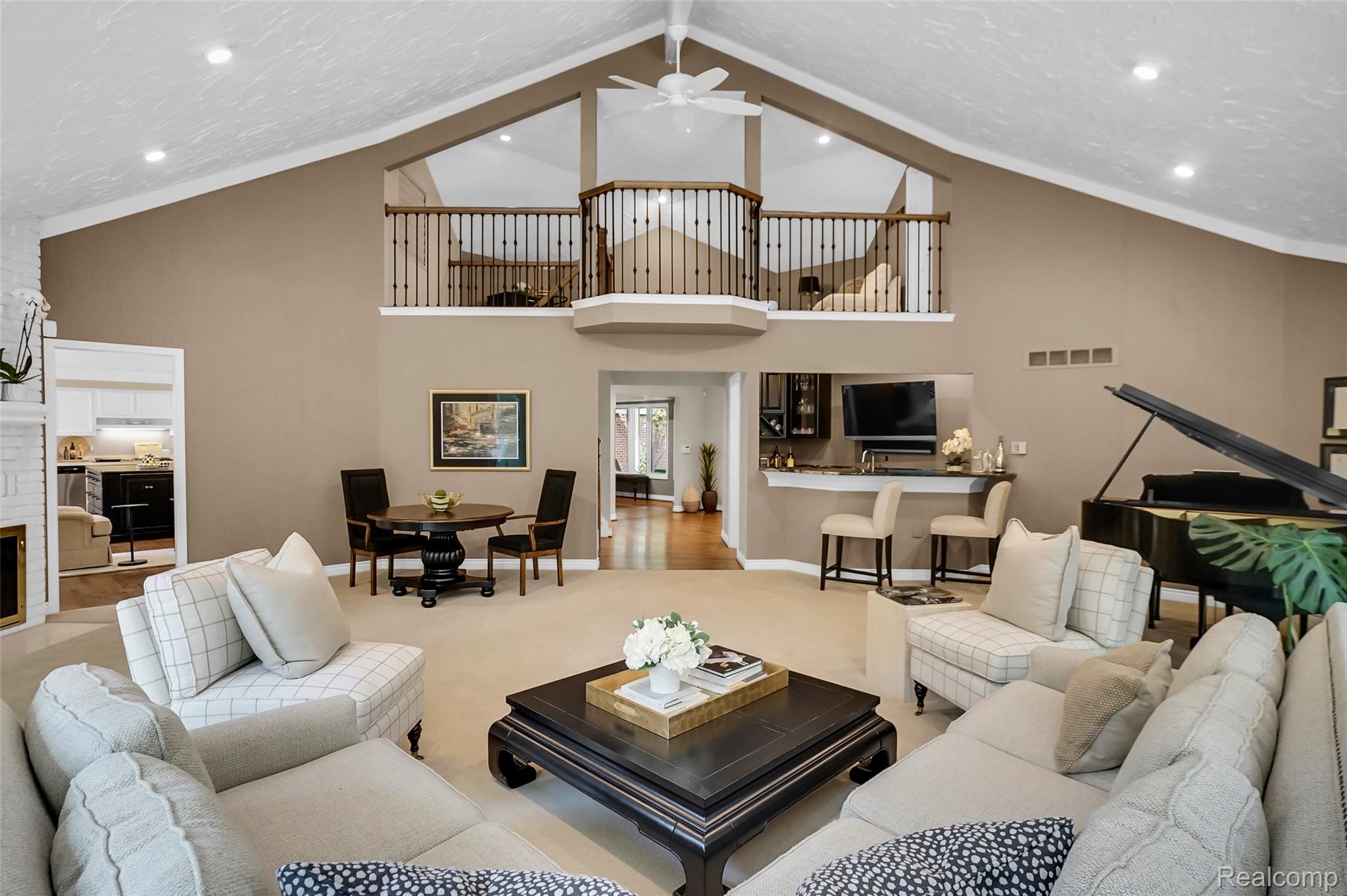 Rochester City, Michigan 48306, United States, 4 Bedrooms Bedrooms, ,3 BathroomsBathrooms,Residential,Coming Soon,224360