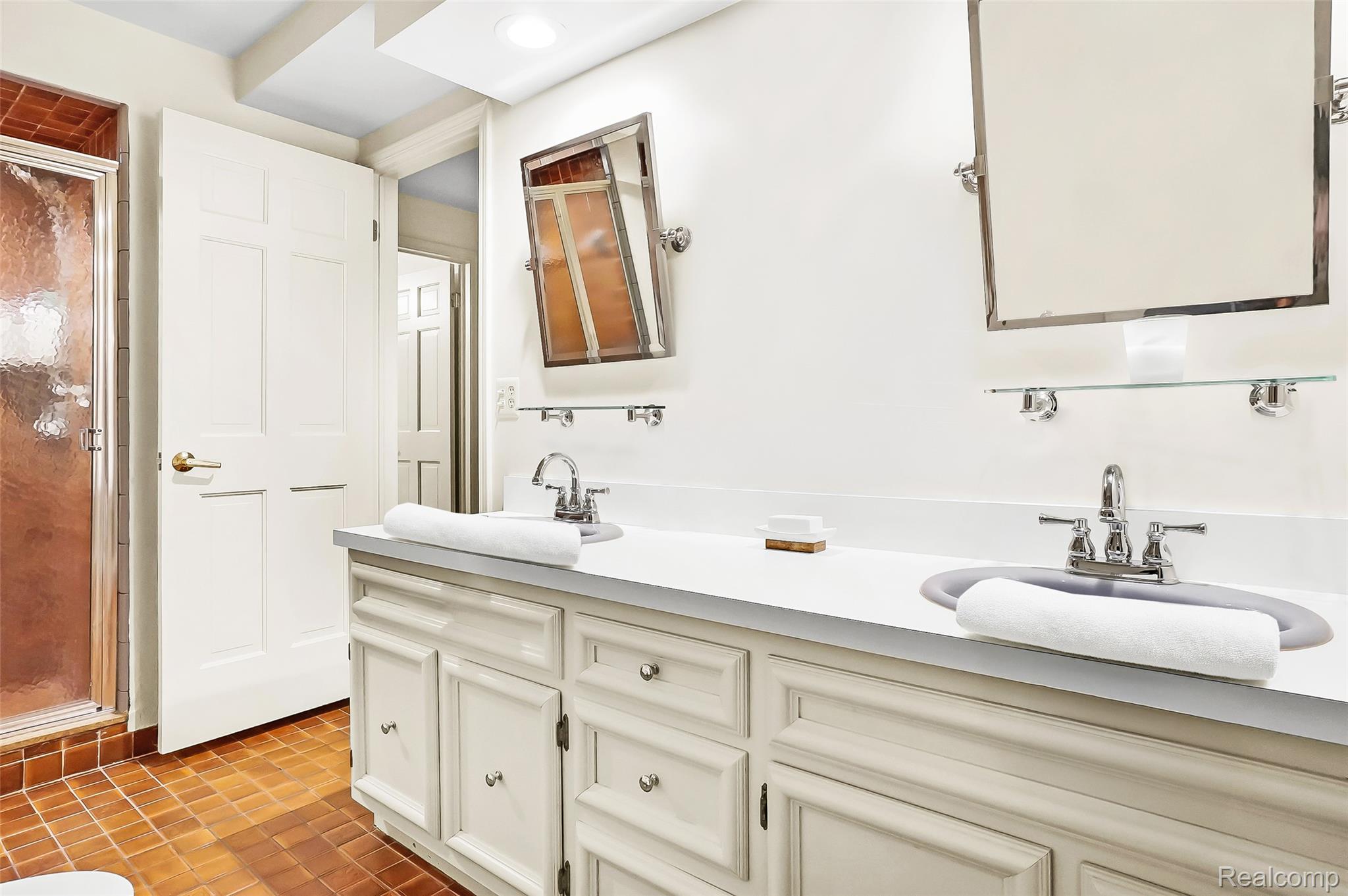 Rochester City, Michigan 48306, United States, 4 Bedrooms Bedrooms, ,3 BathroomsBathrooms,Residential,Coming Soon,224360