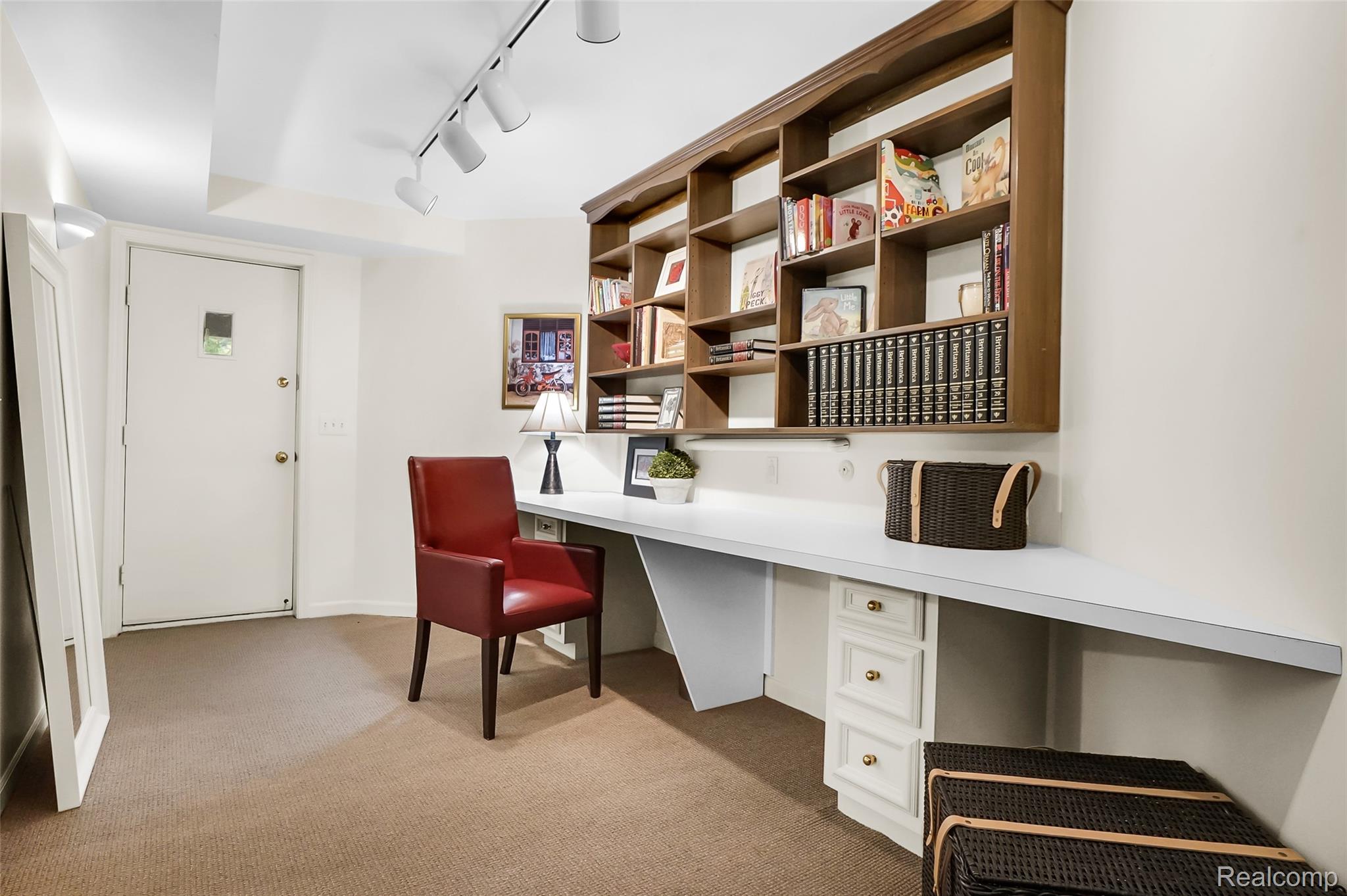 Rochester City, Michigan 48306, United States, 4 Bedrooms Bedrooms, ,3 BathroomsBathrooms,Residential,Coming Soon,224360