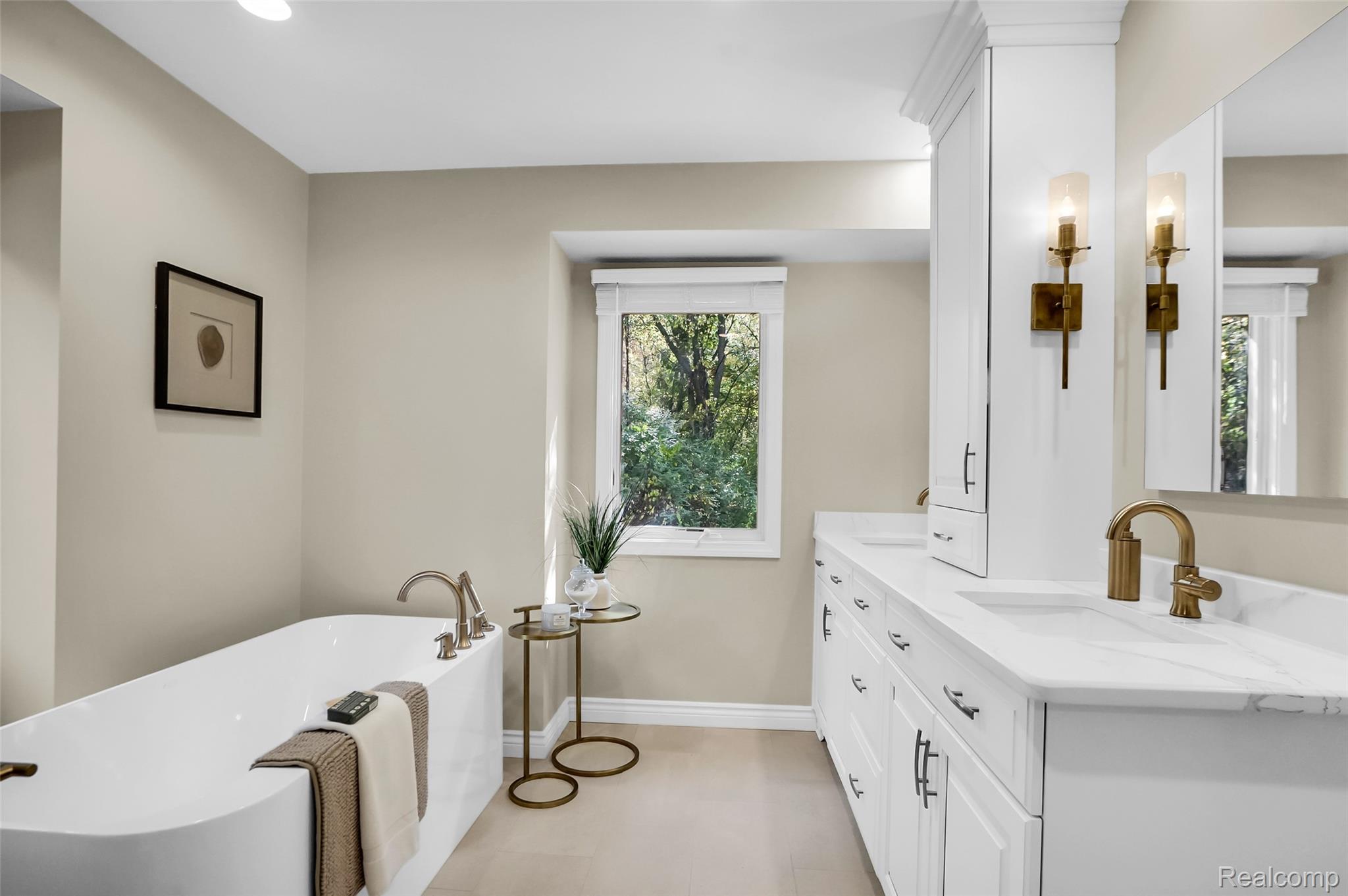 Rochester City, Michigan 48306, United States, 4 Bedrooms Bedrooms, ,3 BathroomsBathrooms,Residential,Coming Soon,224360