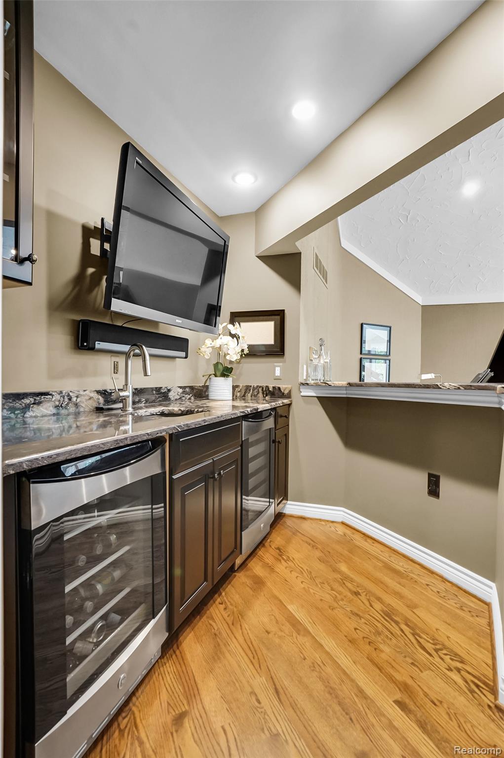 Rochester City, Michigan 48306, United States, 4 Bedrooms Bedrooms, ,3 BathroomsBathrooms,Residential,Coming Soon,224360