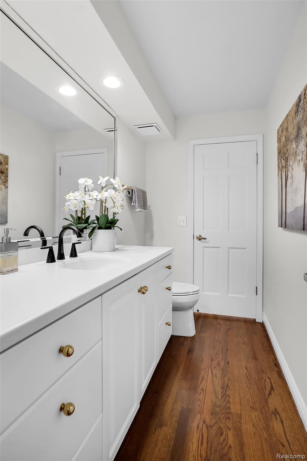 Rochester City, Michigan 48306, United States, 4 Bedrooms Bedrooms, ,3 BathroomsBathrooms,Residential,Coming Soon,224360