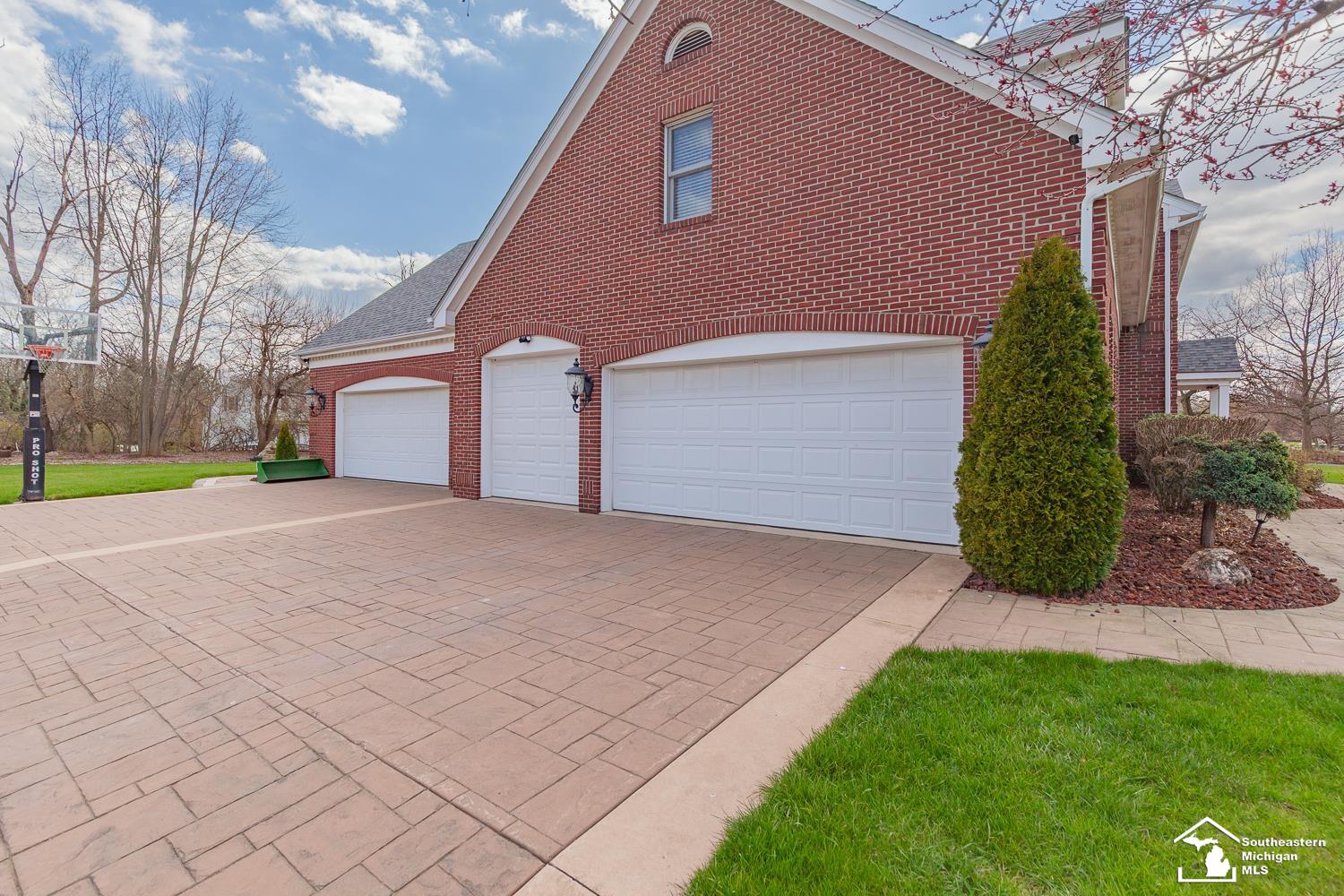 3185 Deer Creek Drive