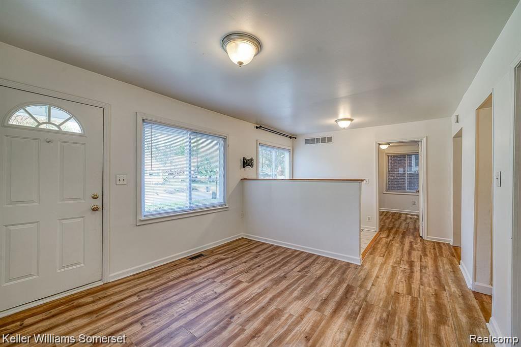 861 W LEWISTON Avenue