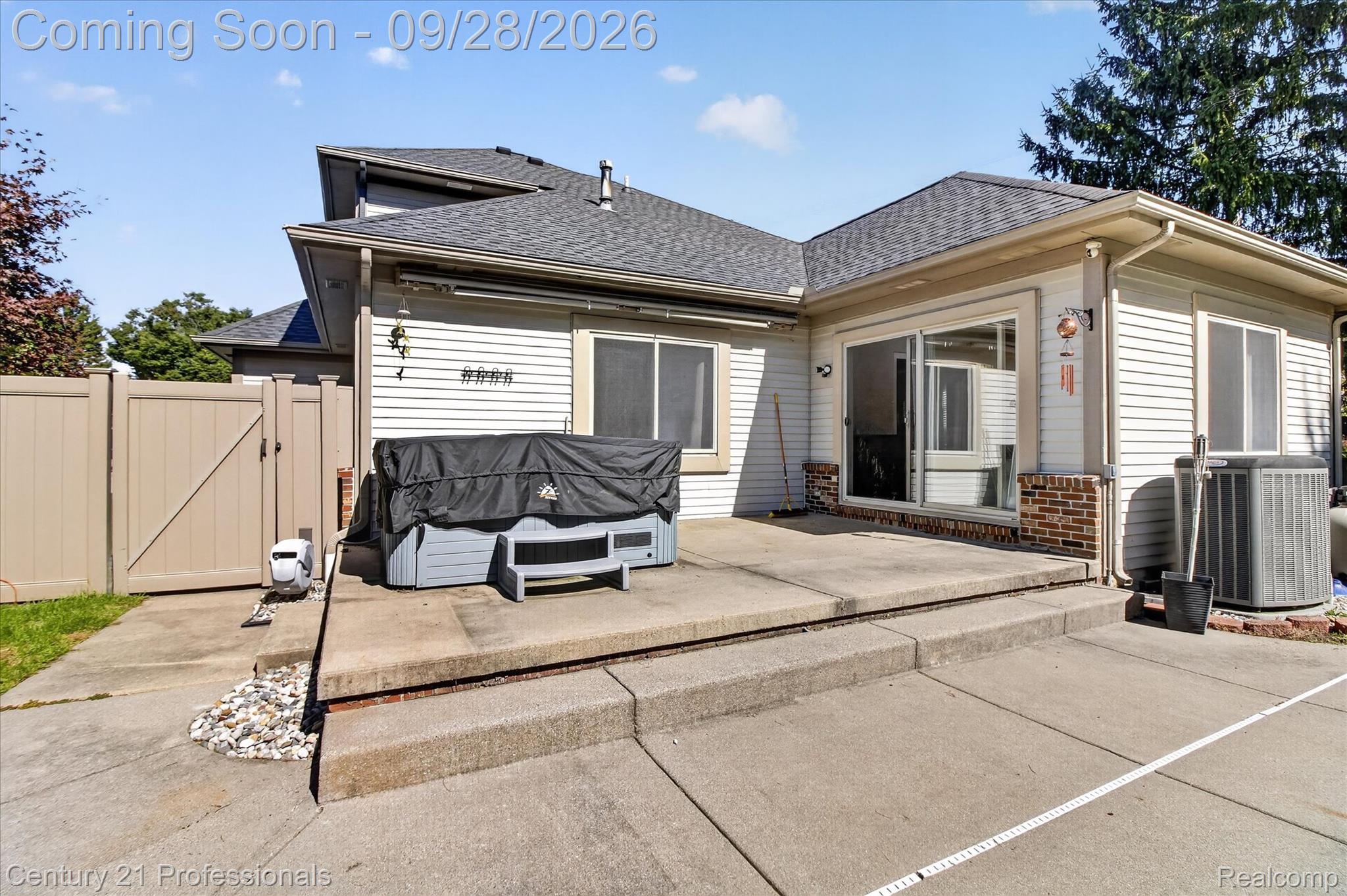 44409 James Court