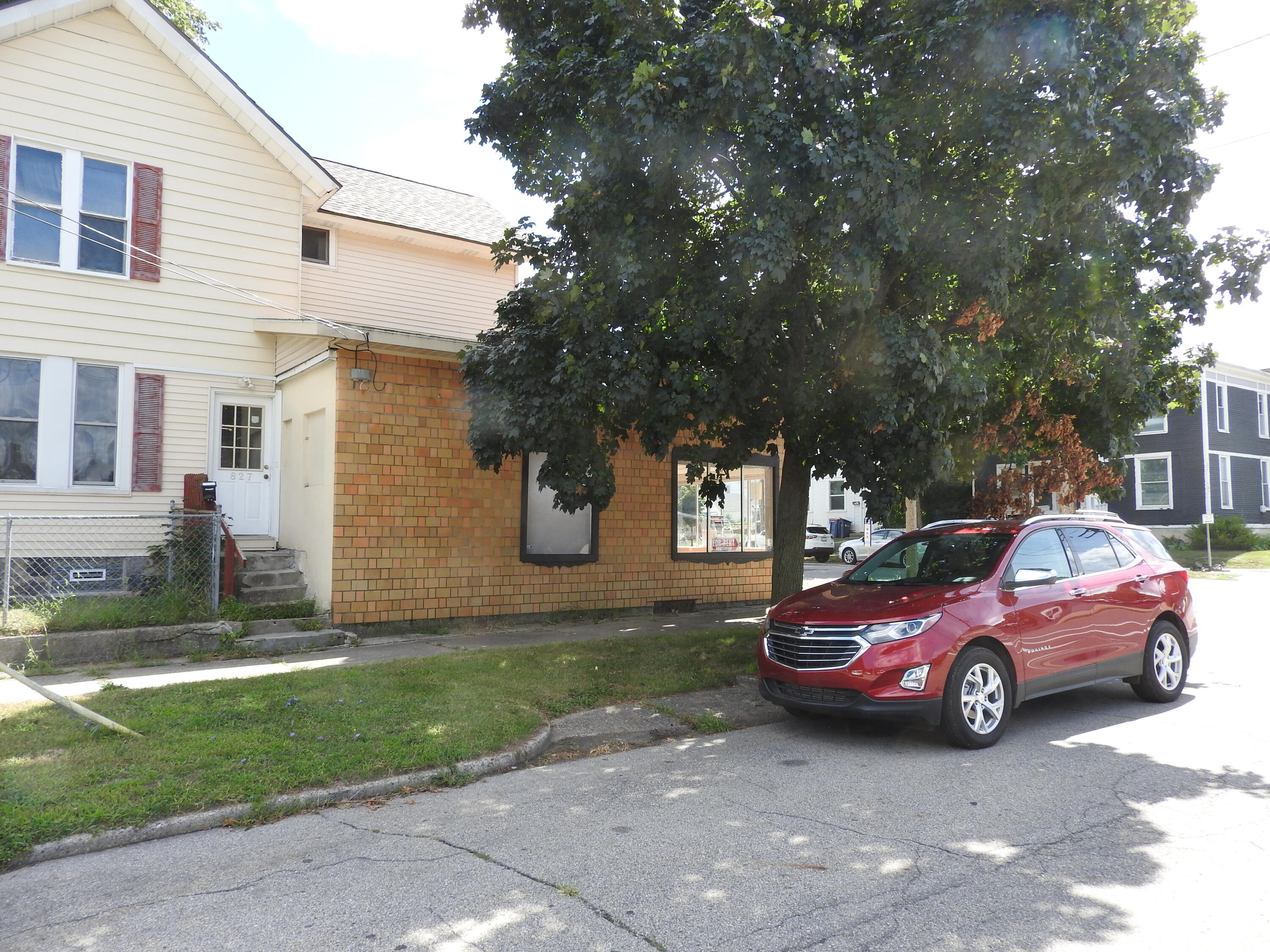 827 West fulton Street W