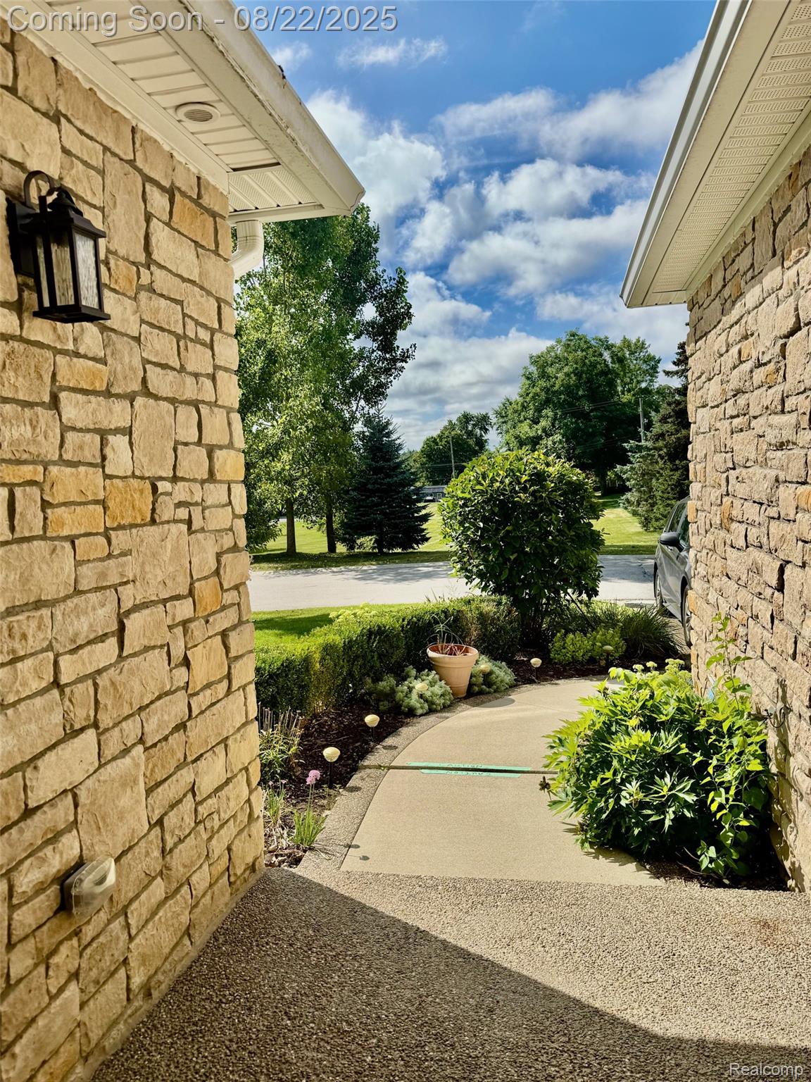 76 Fox Hollow Drive N