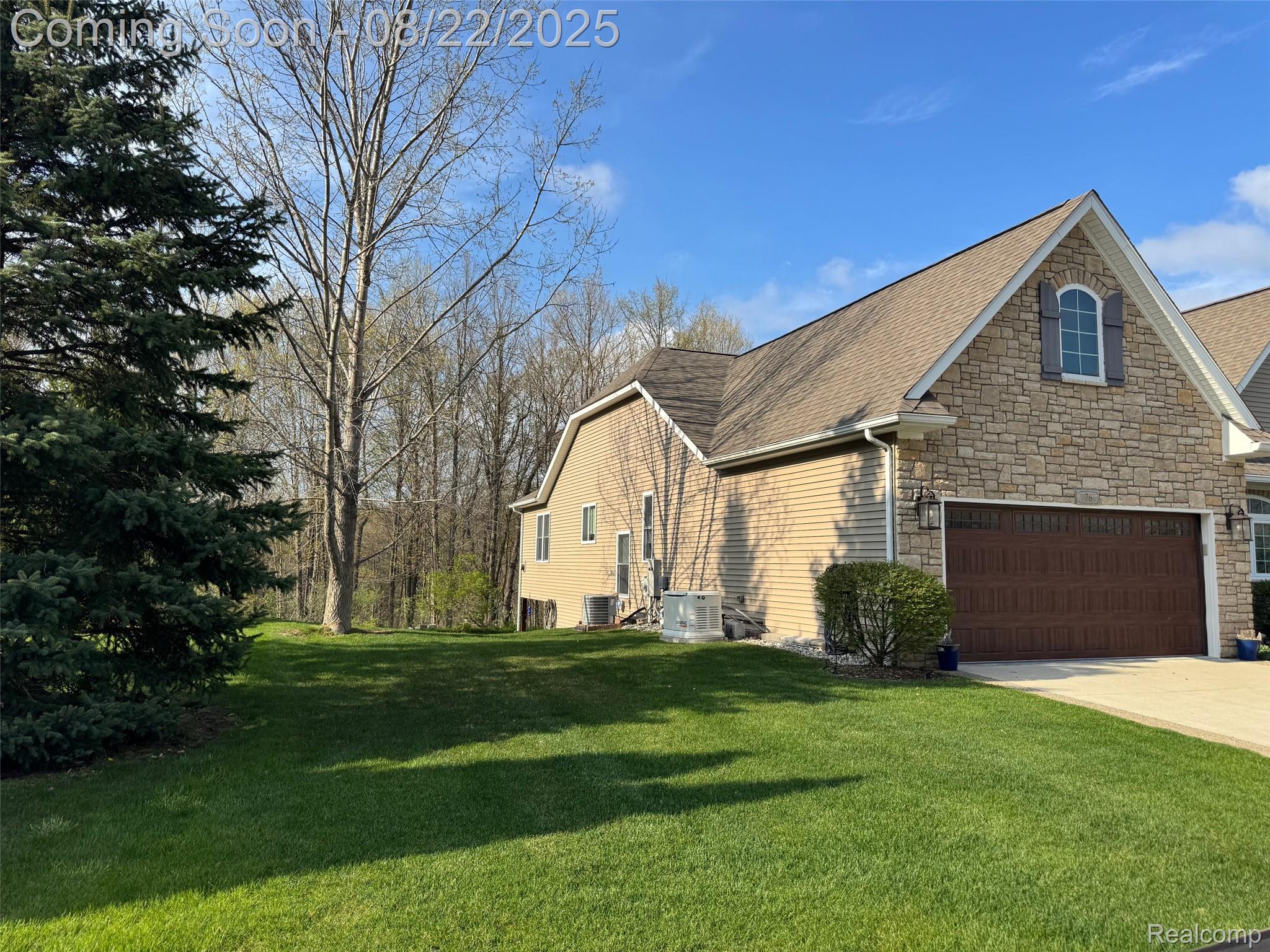 76 Fox Hollow Drive N