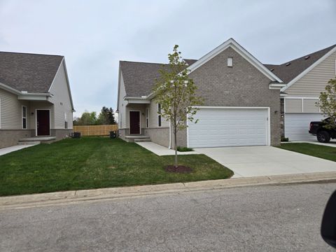 4266 Plum Village Circle 39 Raisinville Township MI 48161