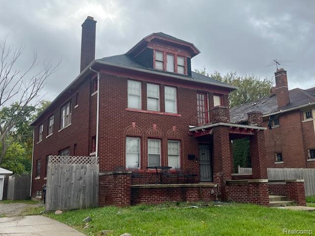 225 W Longwood Place