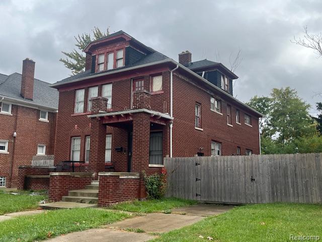 225 W Longwood Place