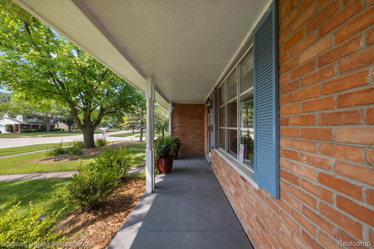 16262 Wayne Road