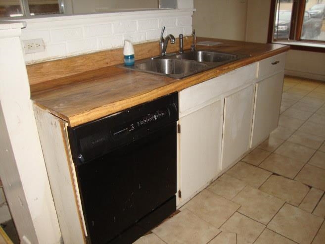 913 Macdonald Avenue