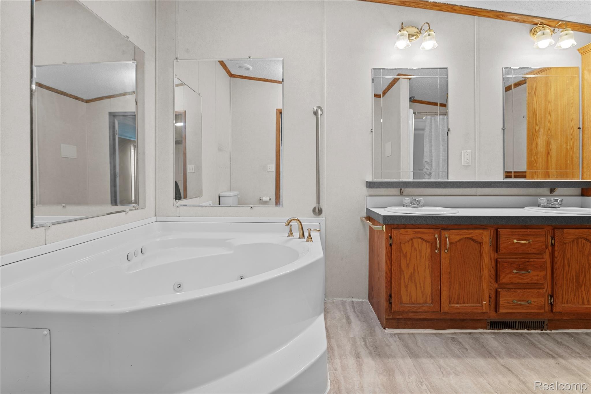 Northville, Michigan 48167, United States, 3 Bedrooms Bedrooms, ,2 BathroomsBathrooms,Residential,Active,257495