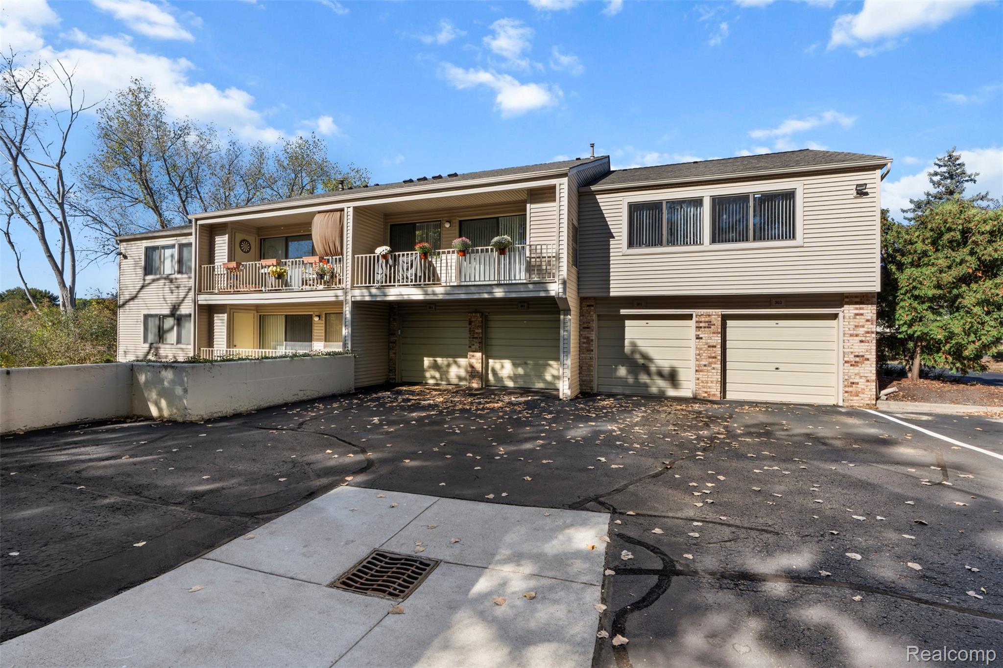 3845 Lone Pine Road 101