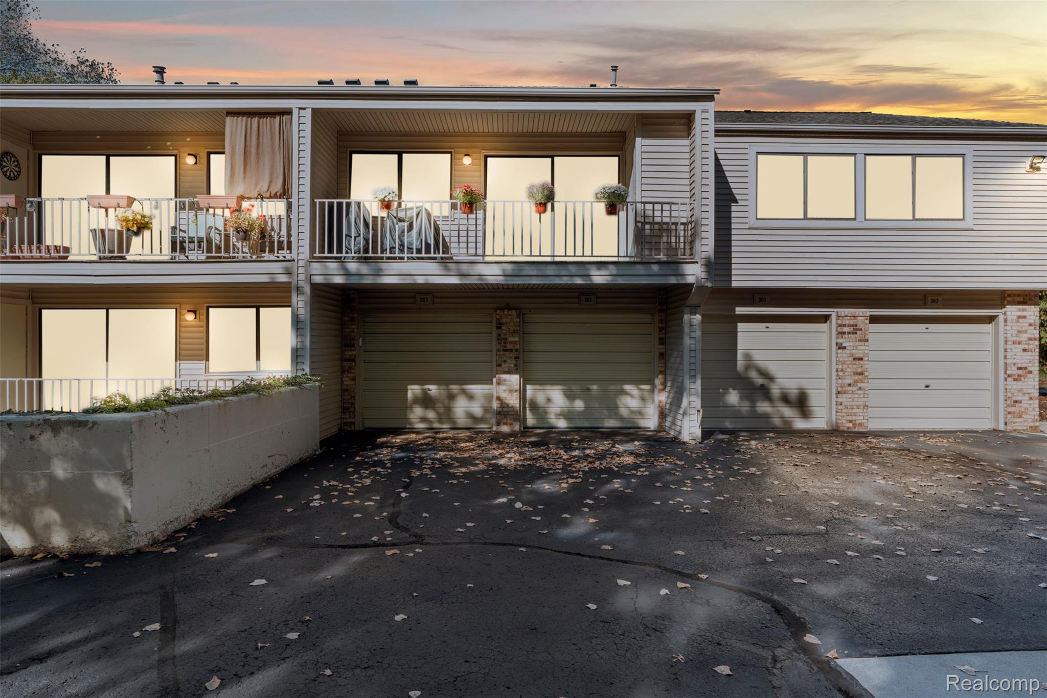 3845 Lone Pine Road 101