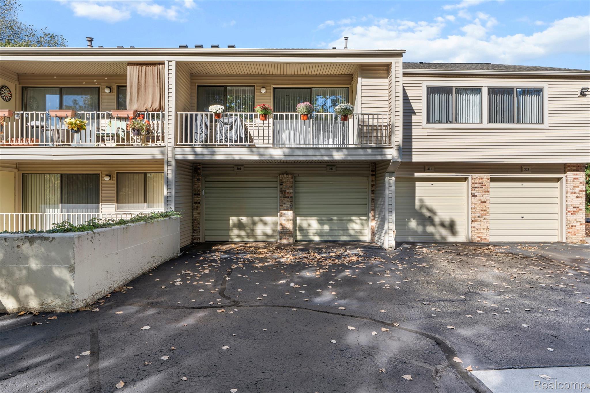 3845 Lone Pine Road 101