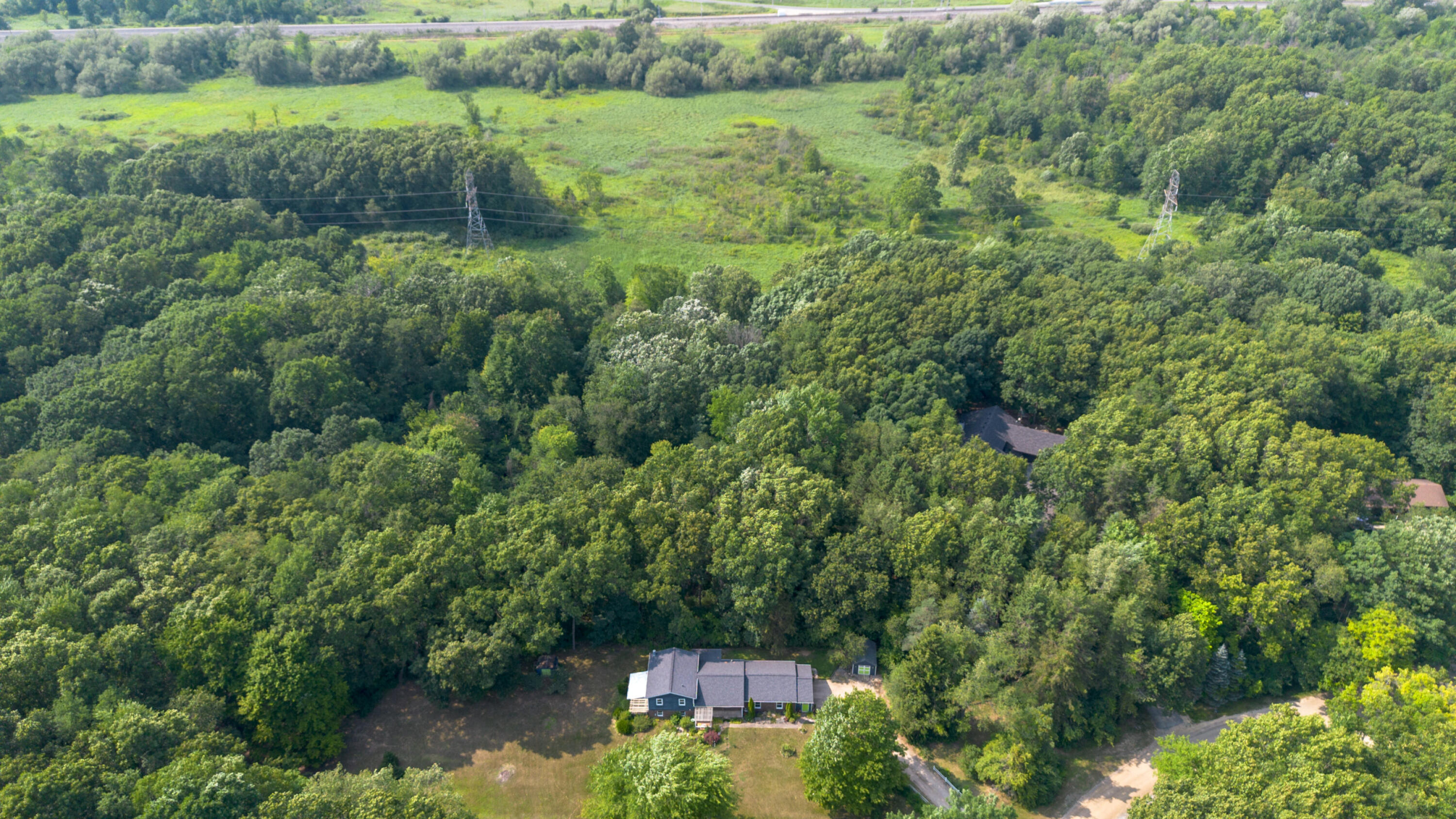 3950 Queen Oaks Drive
