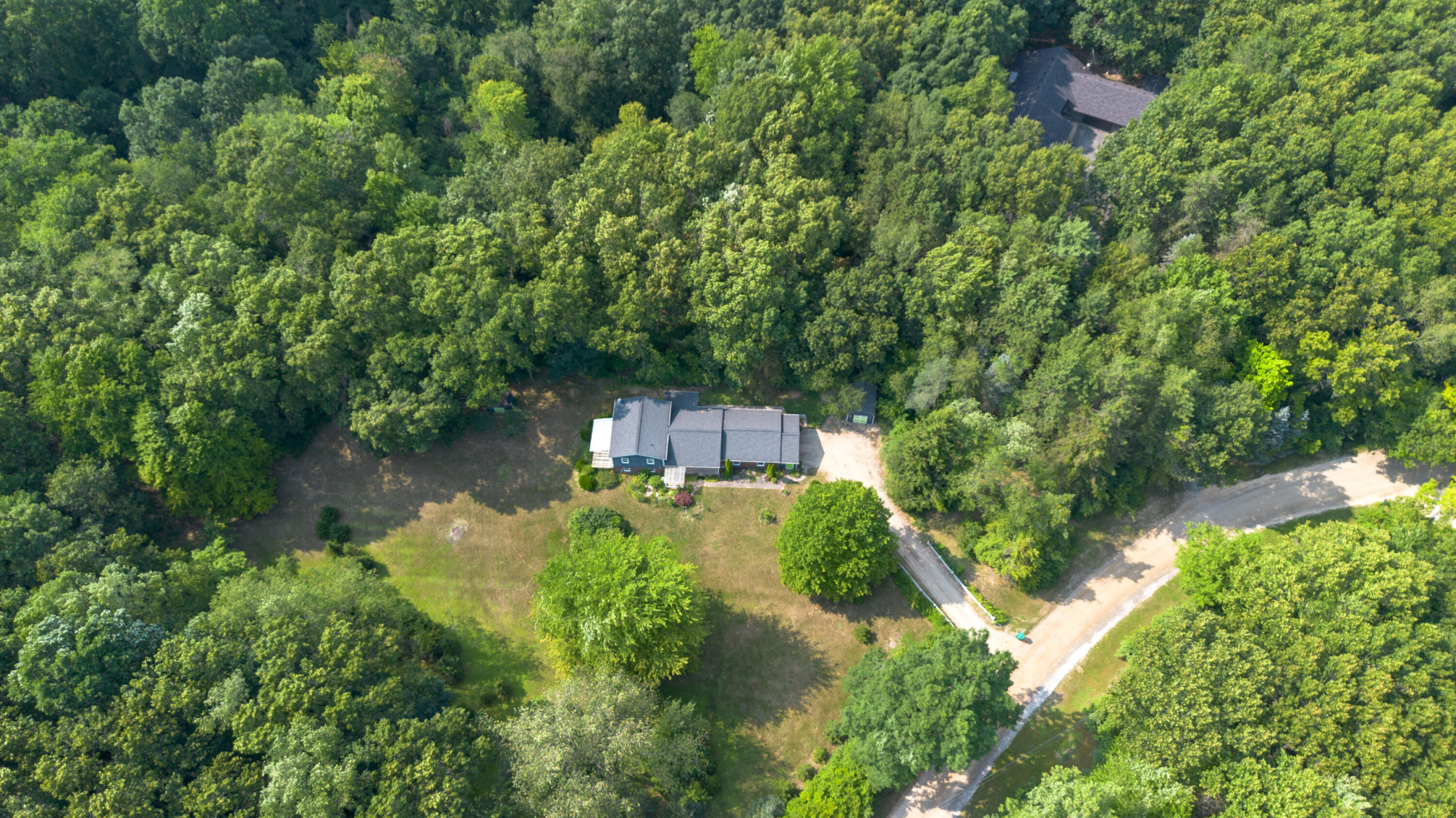 3950 Queen Oaks Drive