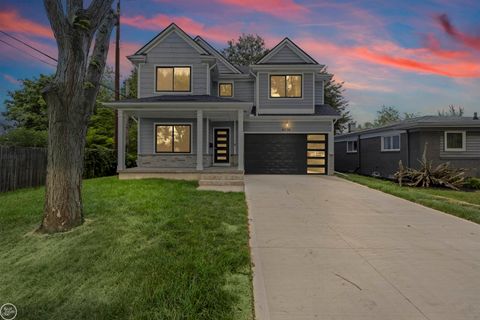 4114 Edgeland Avenue Royal Oak City MI 48073