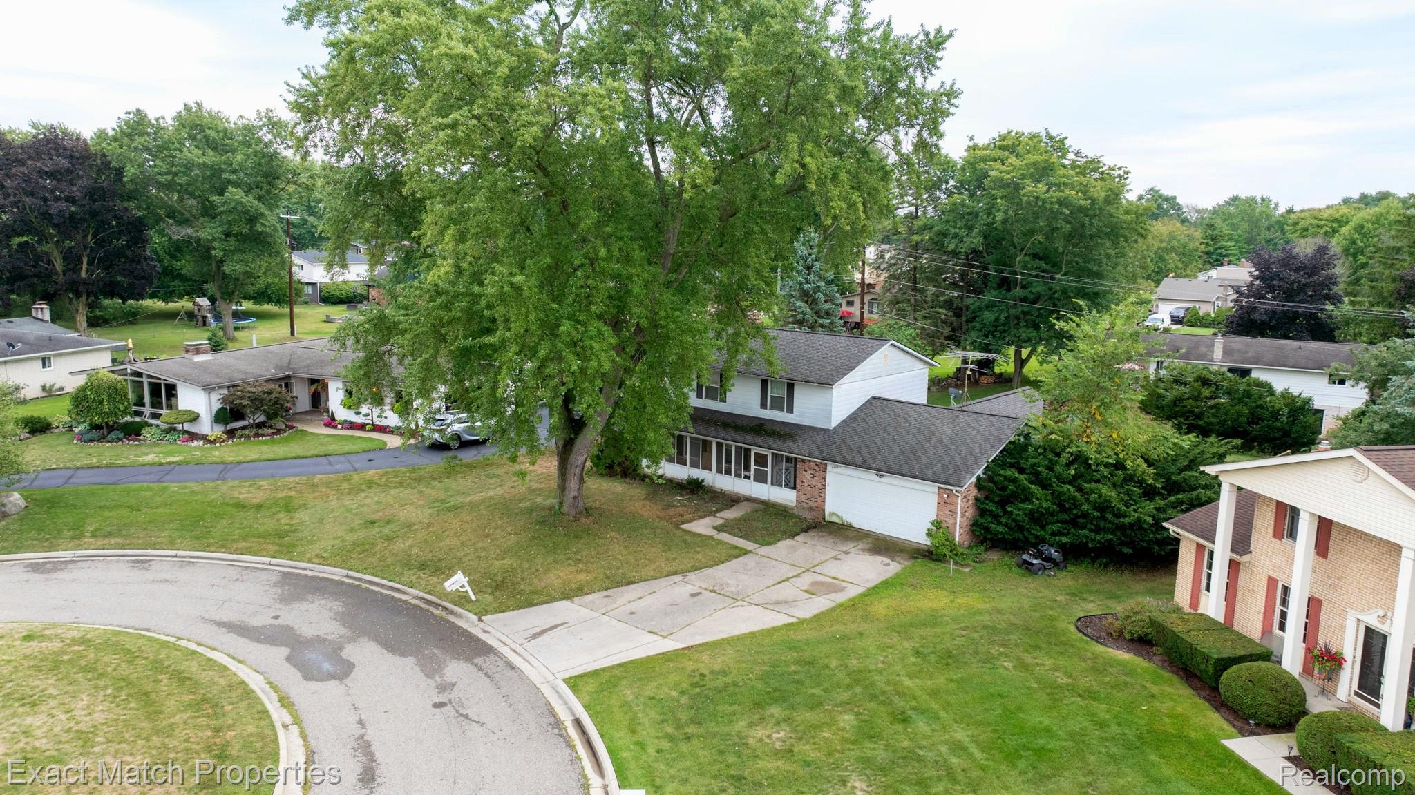 9438 W Shady Grove Court
