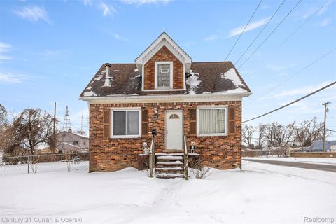 7004 Dodge Avenue Warren City MI 48091