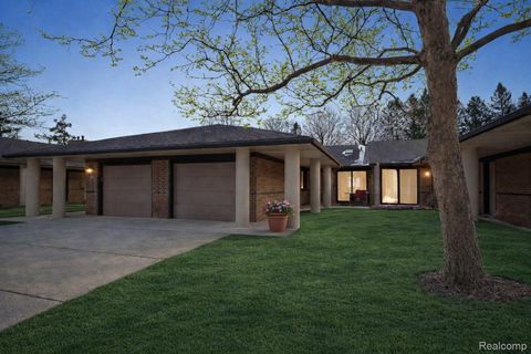 983 Wexford Way Rochester Hills City MI 48307