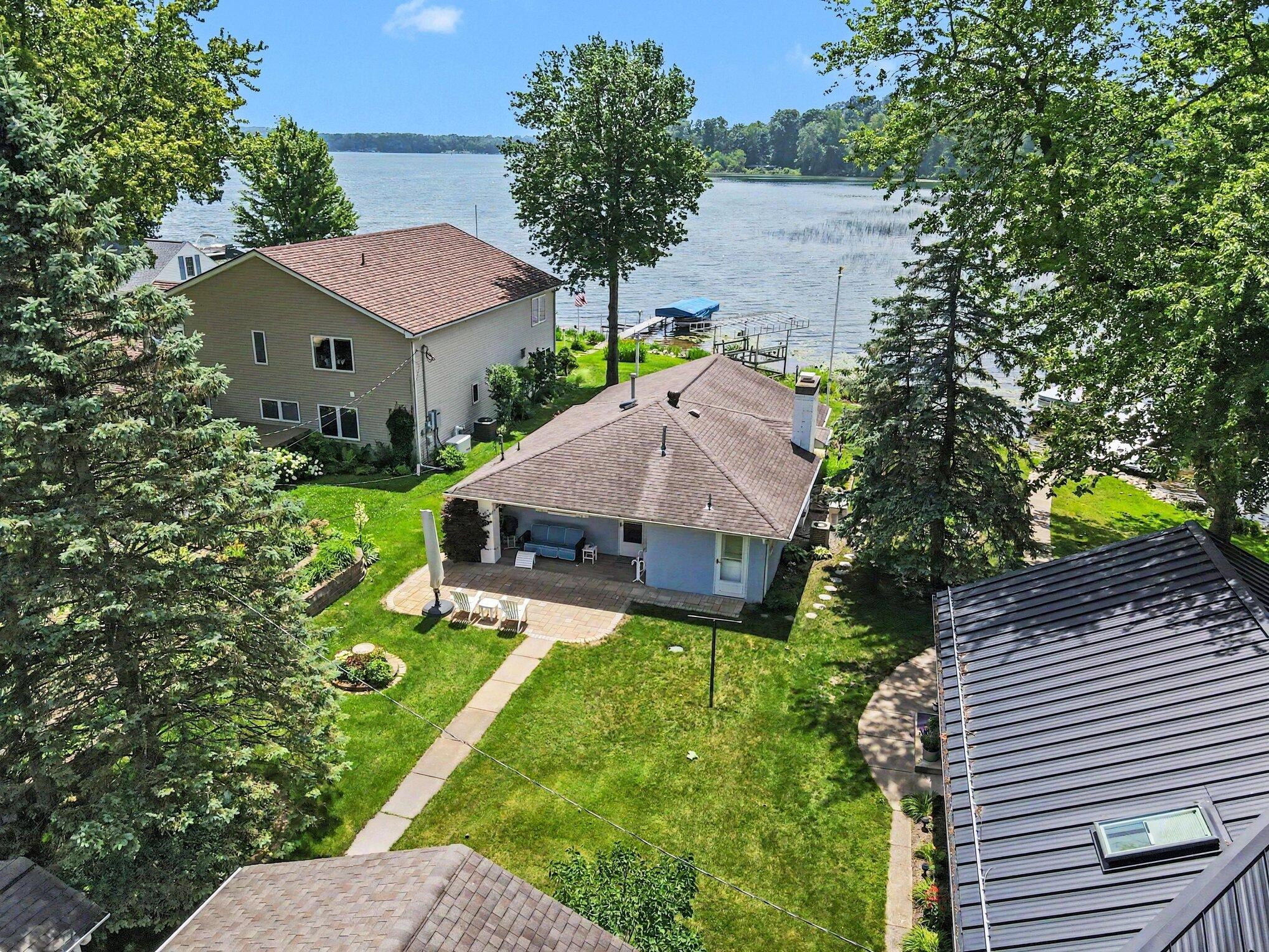 11169 Lakeshore Drive
