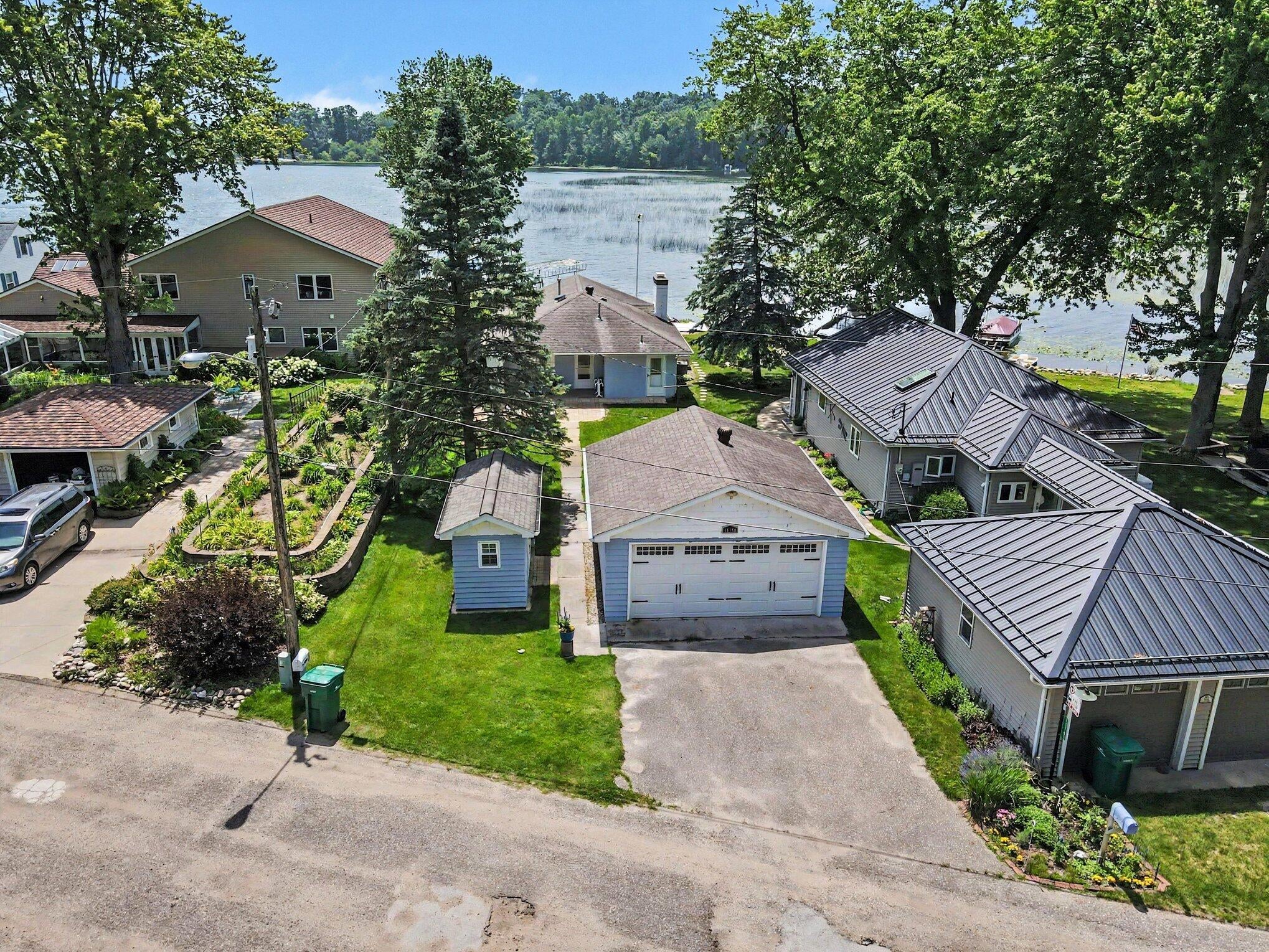 11169 Lakeshore Drive