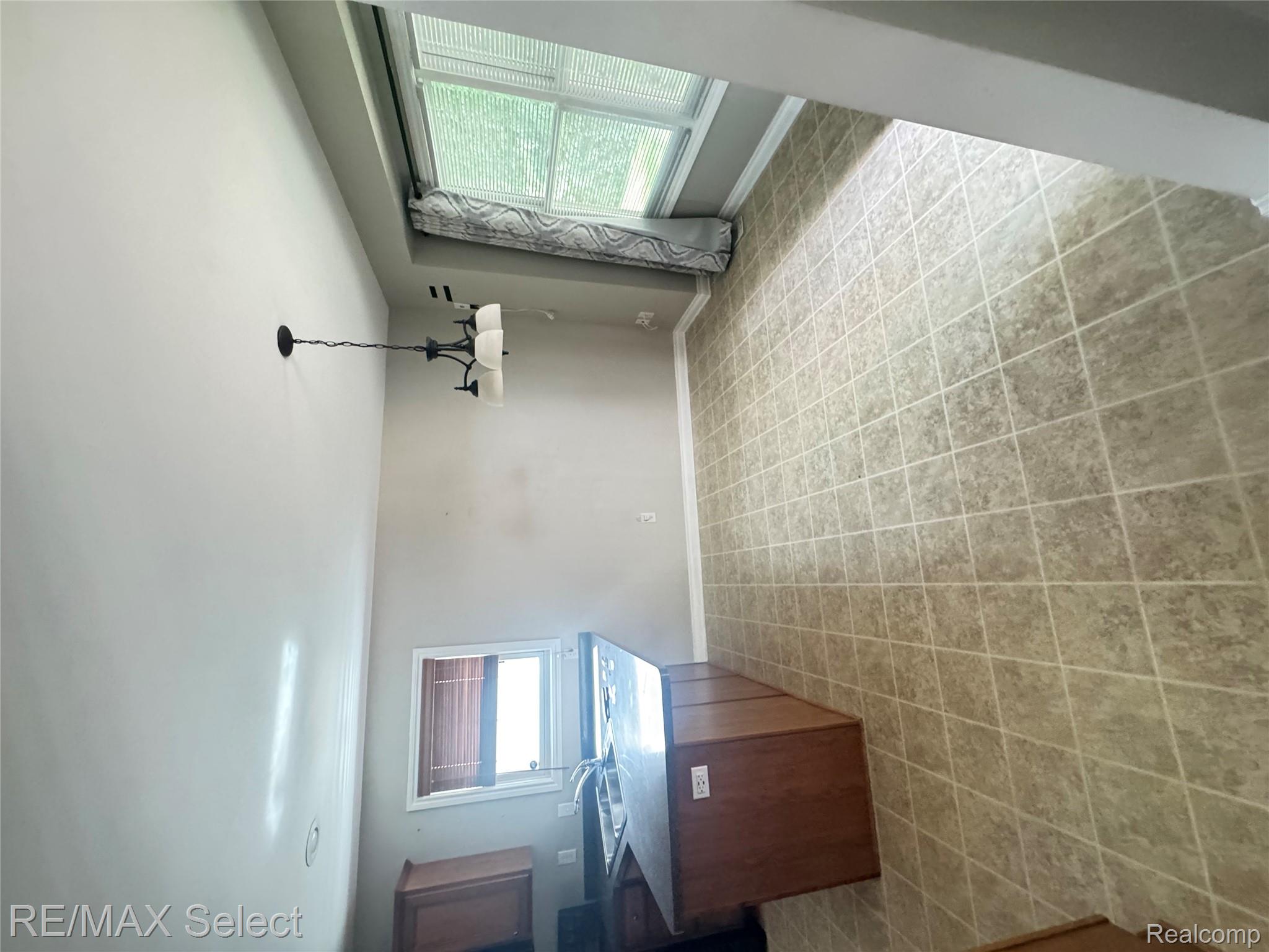 1211 Creek View Court