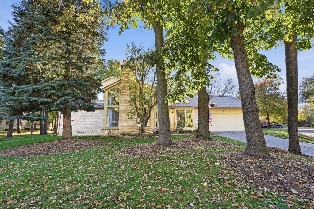 Photo of 17751 E Kirkwood Drive, Clinton Charter Township, MI 48038 (MLS # 81026056039)