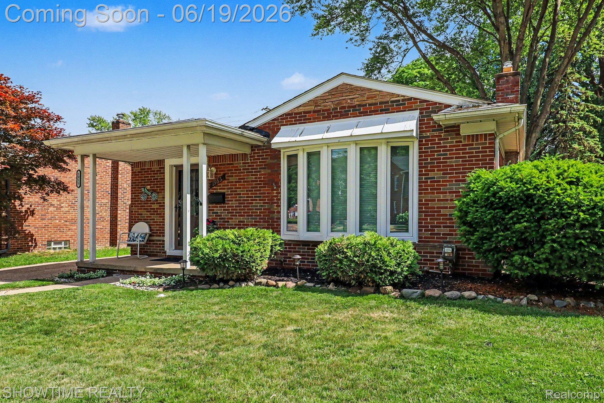 1955 Catalpa Drive