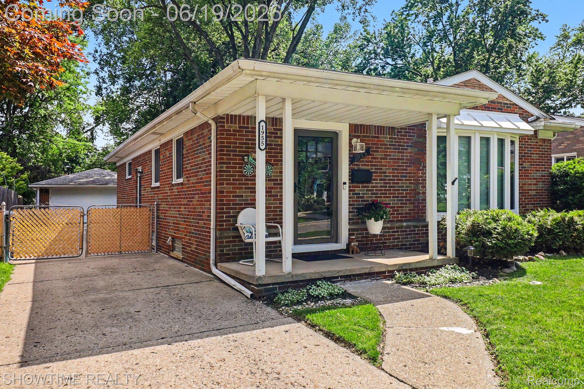 1955 Catalpa Drive