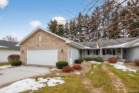 18 Thornapple Ct Court Saginaw City MI 48603