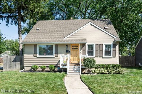 Photo of 316 N Edgeworth Avenue, Royal Oak City, MI 48067 (MLS # 20251034534) Photo of 316 N Edgeworth Avenue, Royal Oak City, MI 48067 (MLS # 20251034534)