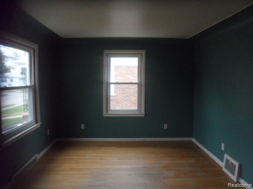 16207 Manchester Avenue