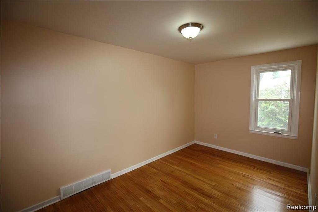 16207 Manchester Avenue