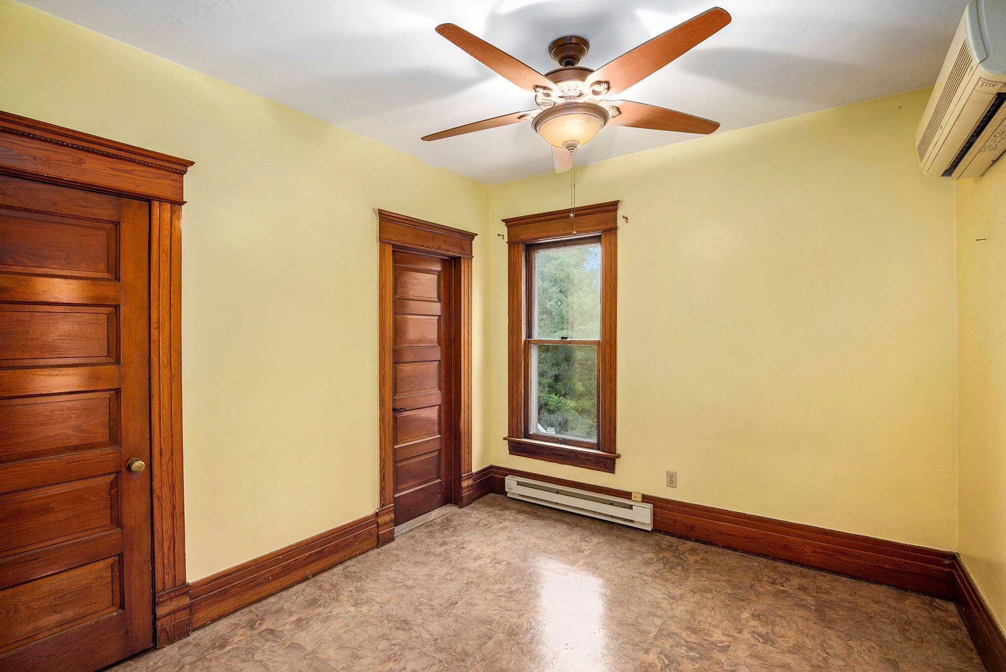 Port Huron City, Michigan 48060, United States, 5 Bedrooms Bedrooms, ,Residential,Contingent,183432