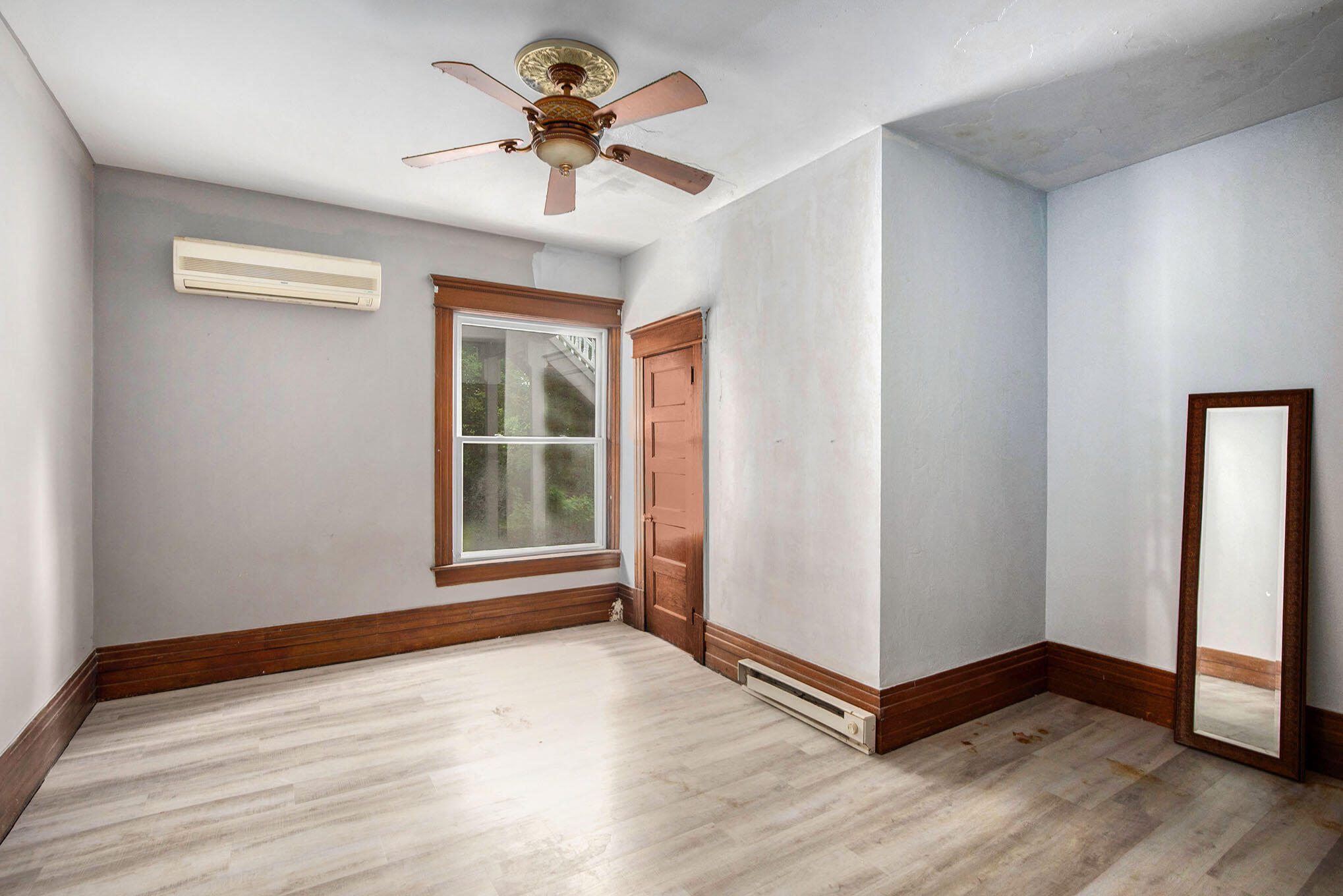 Port Huron City, Michigan 48060, United States, 5 Bedrooms Bedrooms, ,Residential,Contingent,183432