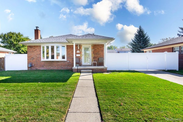 655 5TH ST, WYANDOTTE, MI 48192 - Image e4e3c0333faae9dfc89062312e878276/70157575