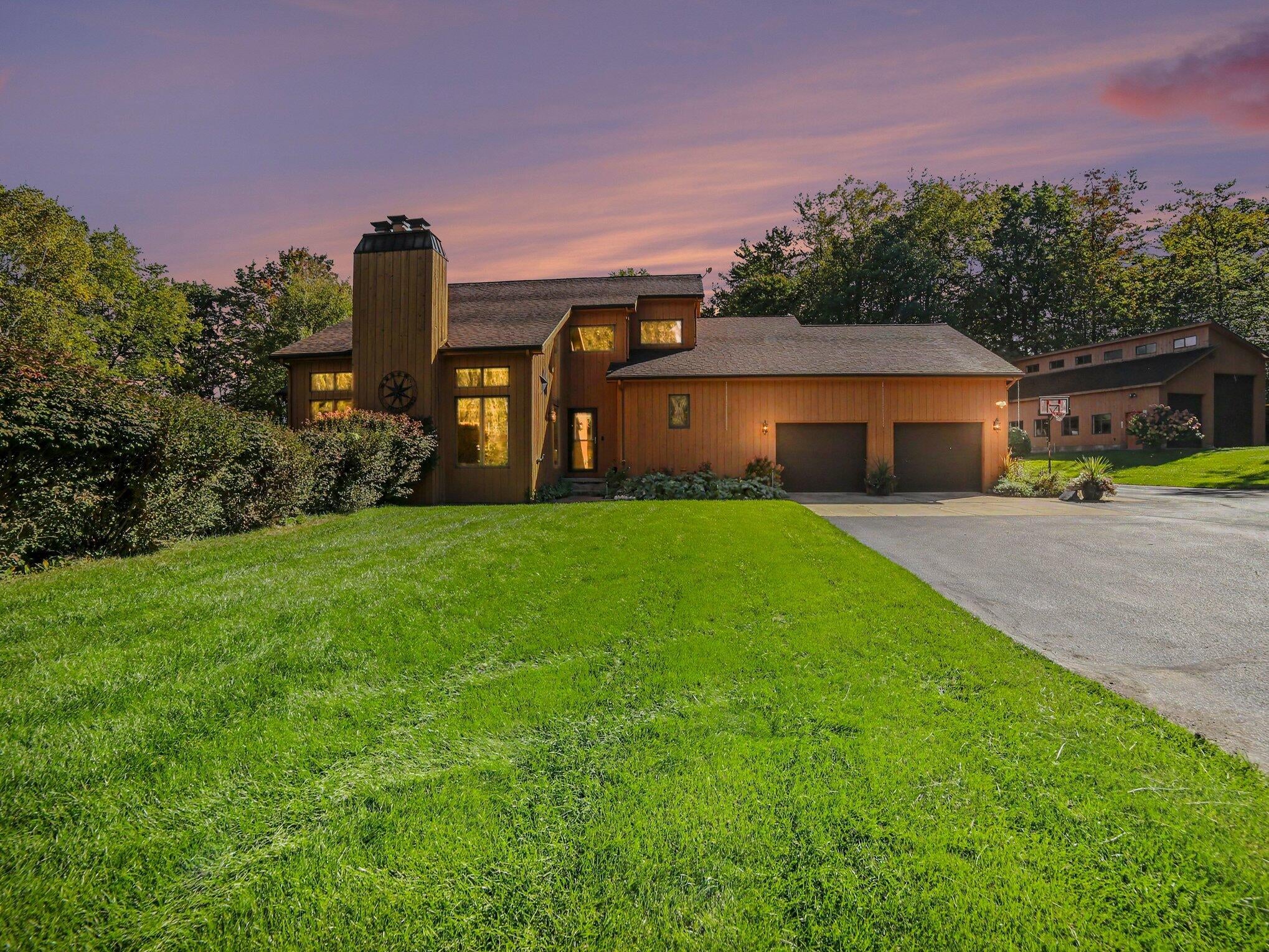5336 W Riverside Lane