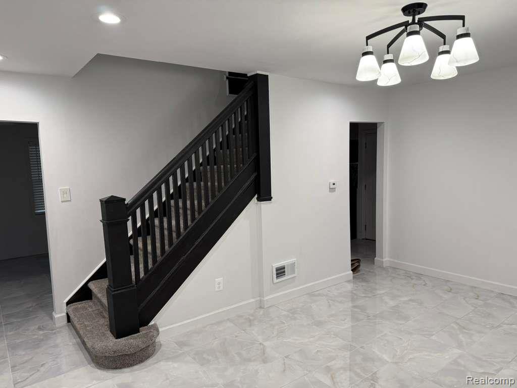 1102 W Dayton Street