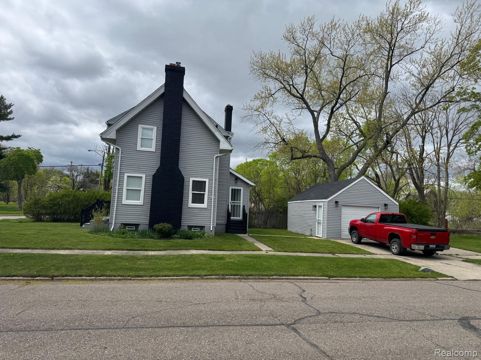 1102 W Dayton Street