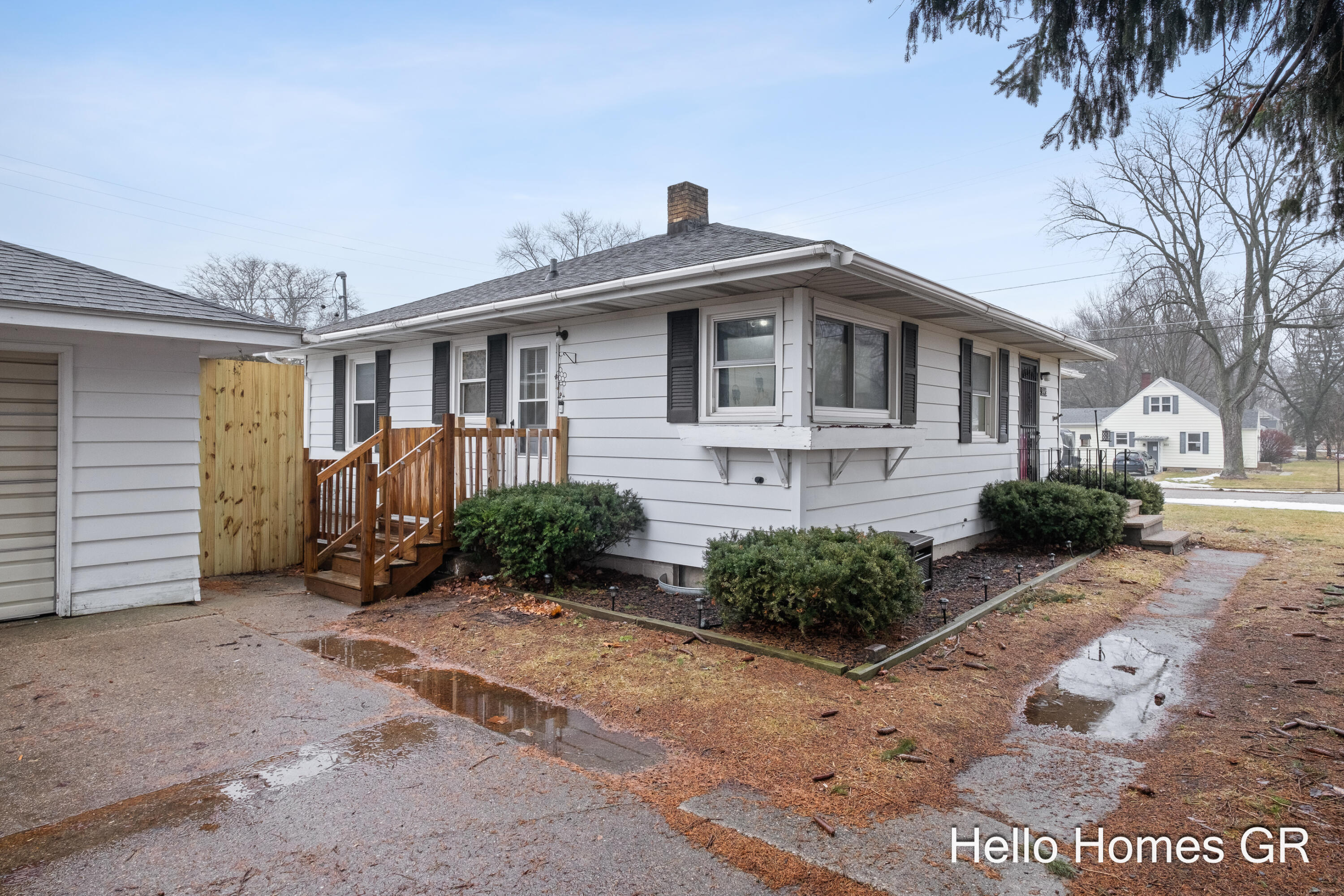 243 E Muskegon Street NE