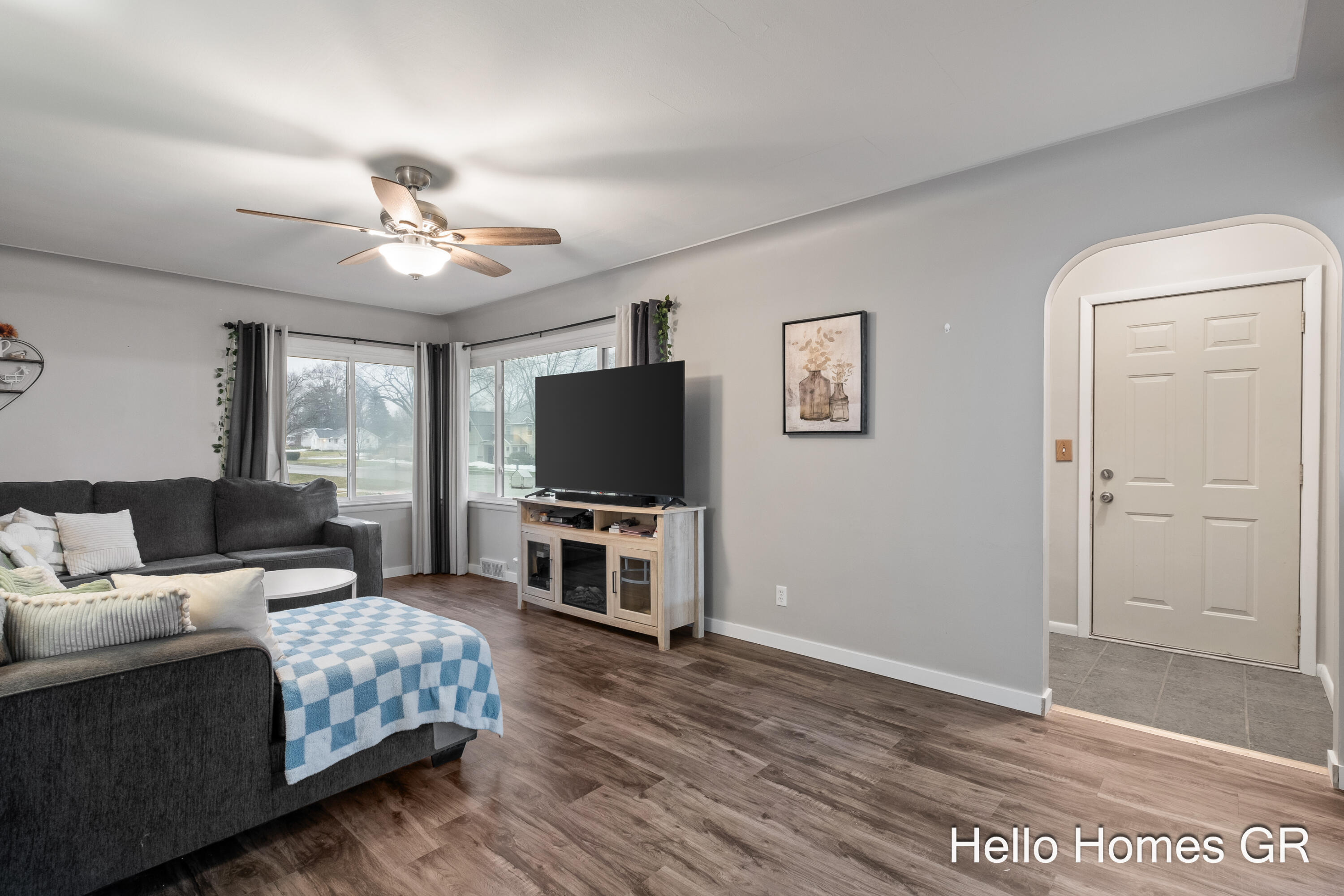 243 E Muskegon Street NE