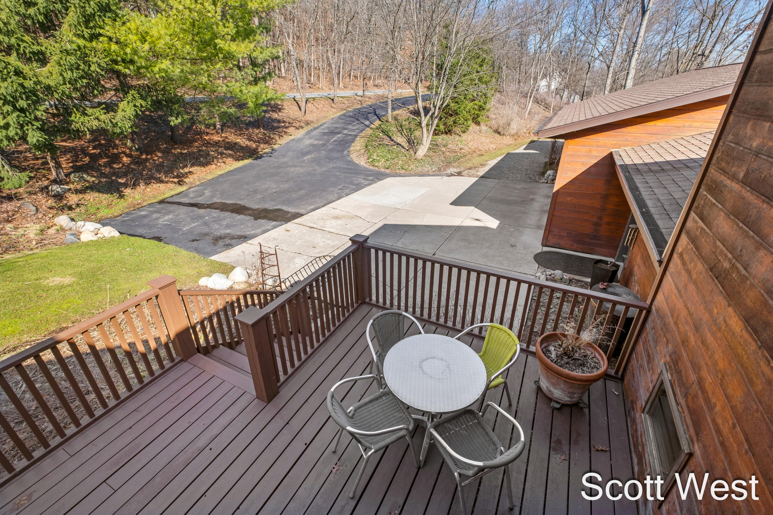 2870 Grand River Drive NE