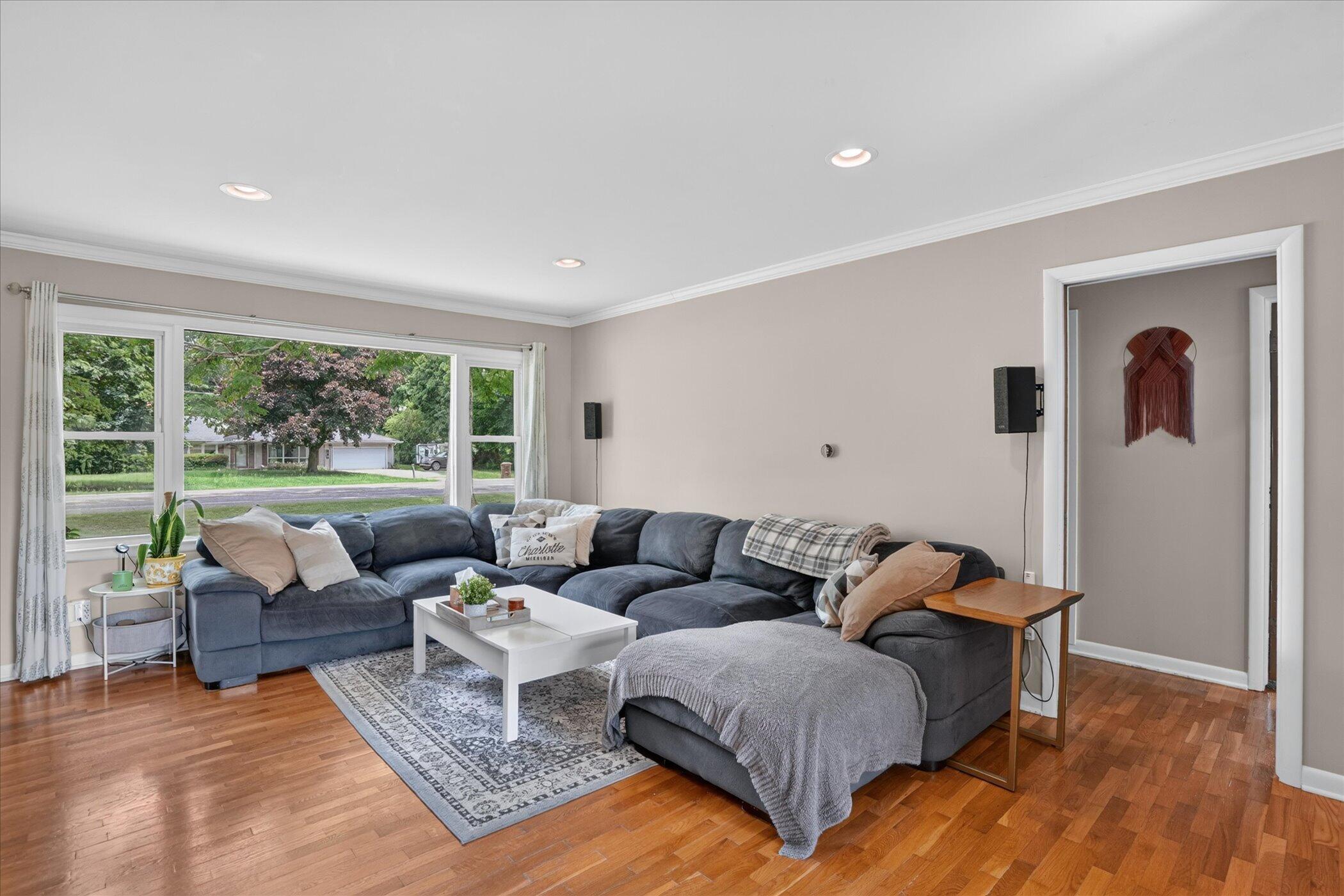 1878 E Clinton Trail