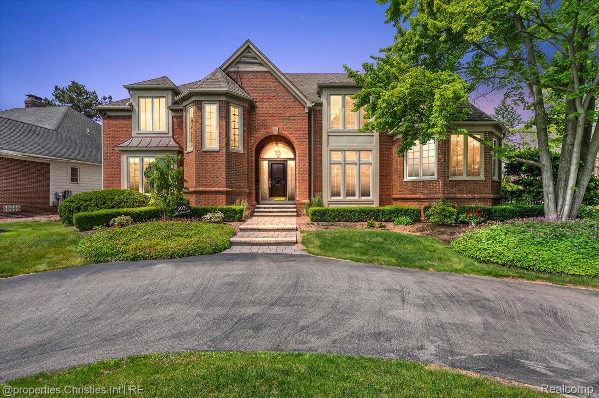 3021 E Ridge Court